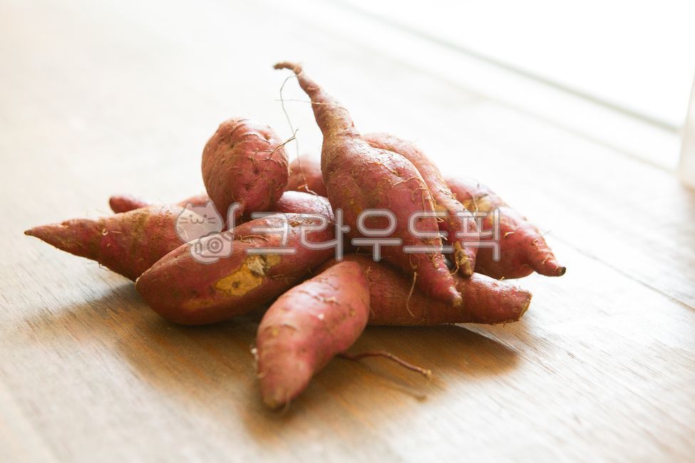 chestnut sweet potato,sweet potato,Fresh sweet potatoes,Pumpkin Sweet Potato,vegetable,food,seasonal food,fall food ingredients,Roasted Sweet Potato,Beni Haruka,autumn,diet food,Seasonal ingredients