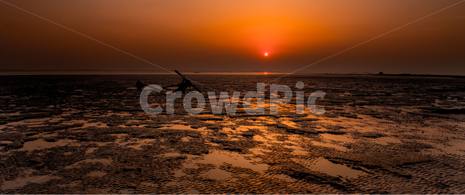 sunset,일몰,서해,바다,태양,갯펄,자연,풍경,nature,landscape,한국자연풍경,한국자연경관,korea nature landscape,해변,바다,beach,sea,sunlight,햇빛,outdoors,옥외,red sky,붉은 하늘,dawn,새벽,dusk,황혼,sky,하늘