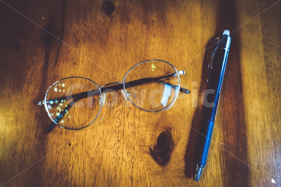 비지니스,안경,펜,감성사진,풍경,고독함,휴식,힐링,사물,물건,오브젝트,thing,object,matter,연출,컨셉,콘셉,direction,concept,학용품,문구류,사무용품,school supplies,stationery,office supplies,비즈니스,사업,business,service,work