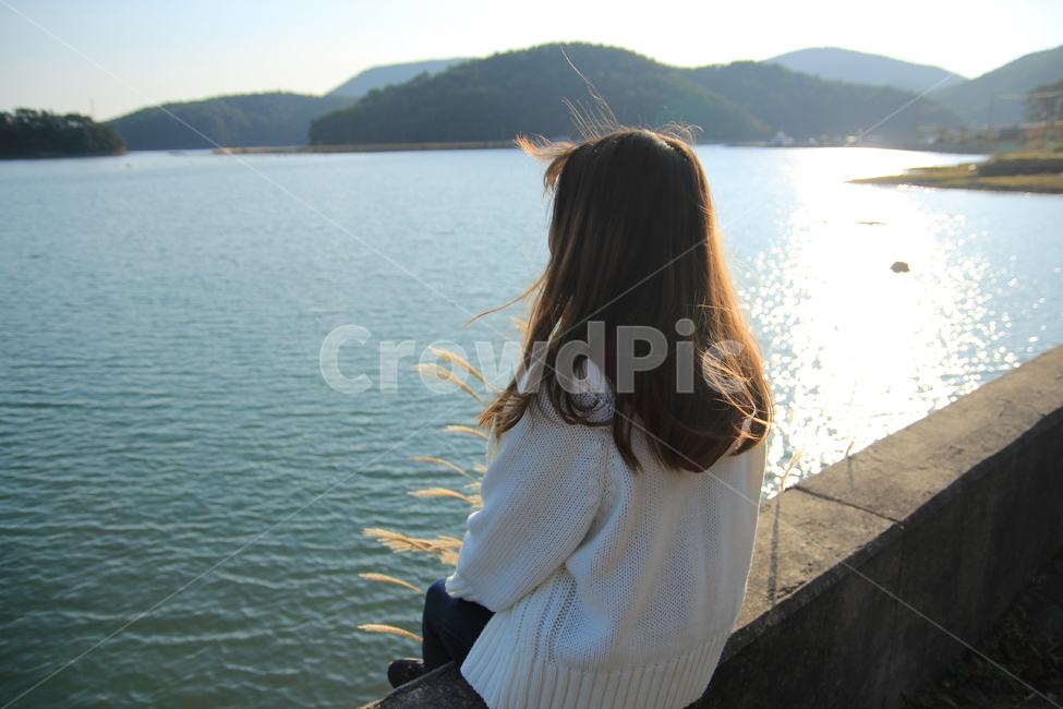 풍경,바다,갈대,자연,뒷모습,사람,인물,인간,human,person,여성,여자,woman,female,lady,고독함,외로움,쓸쓸함,우울함,슬픔,lonely,solitary