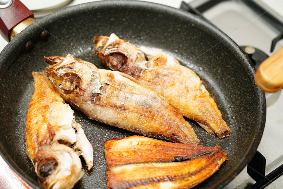 생선,반찬,안주,먹거리,음식,푸드,fish,구이,요리,후라이팬,식사,food,집밥,수산물,해산물,fishery products,seafood