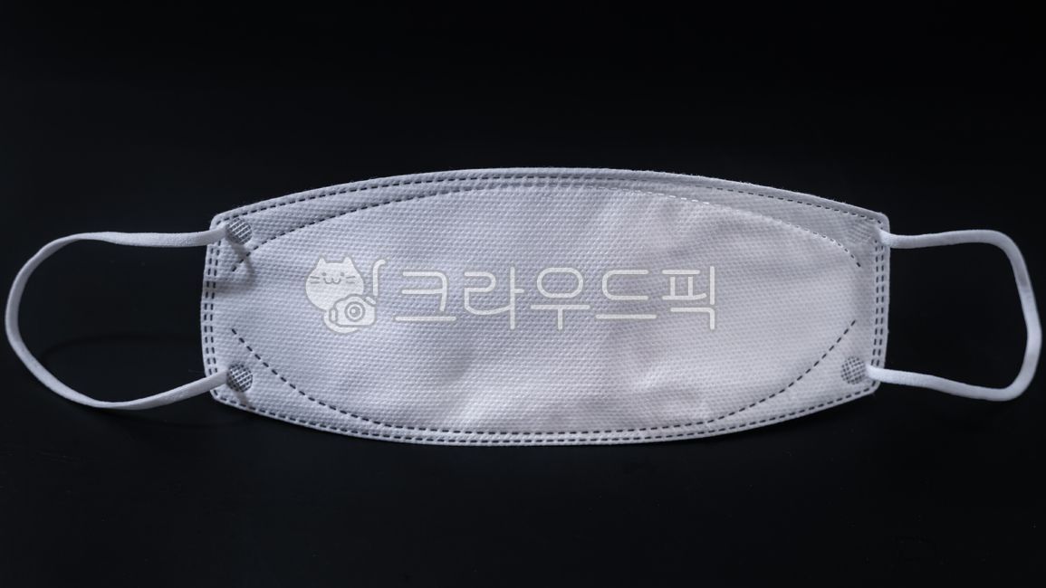 마스크3개,마스크,흰색마스크,하얀색마스크,마스크이미지,일회용마스크,비말차단,kf94,kf95,감기예방,질병예방,감염,바이러스,코로나,코로나19,covid19,coronavirus,corona19,infection,infected,prevention,덴탈마스크,위생,방역,mask,안전,safety,safe,prevent,전염병,contagion,crossinfection,의학,병원,의료,감기,질병,위생마스크,방역마스크,clinic,마스크검정배경,black,검정,whitemask