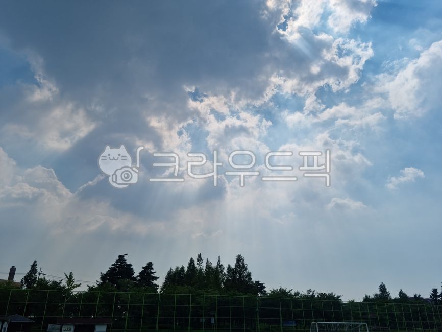 cloud,light,ray of light,weather,puffy clouds