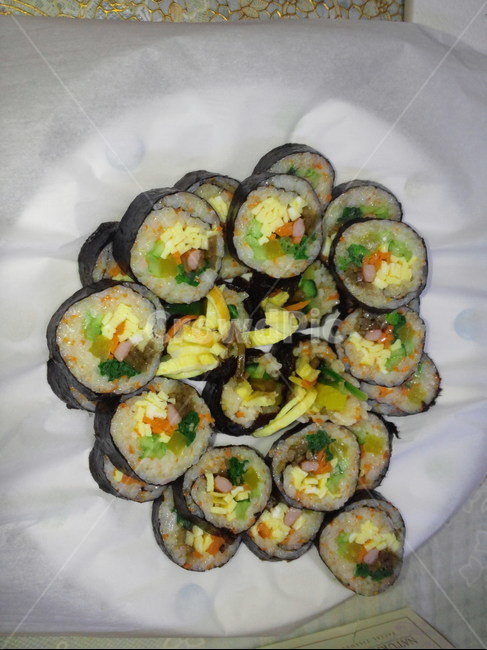 김밥,김,당근,오이,단무지,우엉,식사,소풍,시금치,음식,식재료,요리,food,cook,meal,dishes,food reserves