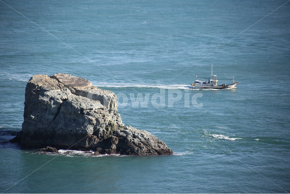 바다,섬,배,island,fishingboat,남해바다,어선,자연,풍경,nature,landscape,promontory,곶,boat,보트,transportation,교통,vehicle,차량,outdoors,옥외,cliff,낭떠러지,water,물,sea,ocean,대양