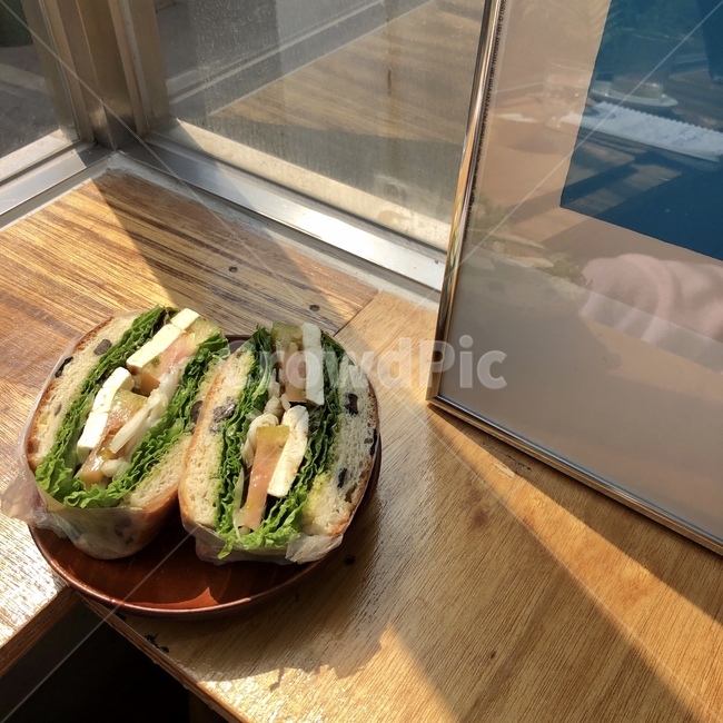 샌드위치,아침식사,햇볕,주말,브란치,치즈,토마토,채식,가벼운,런치,카페,오후,그림자,음식,식재료,요리,food,cook,meal,dishes,food reserves