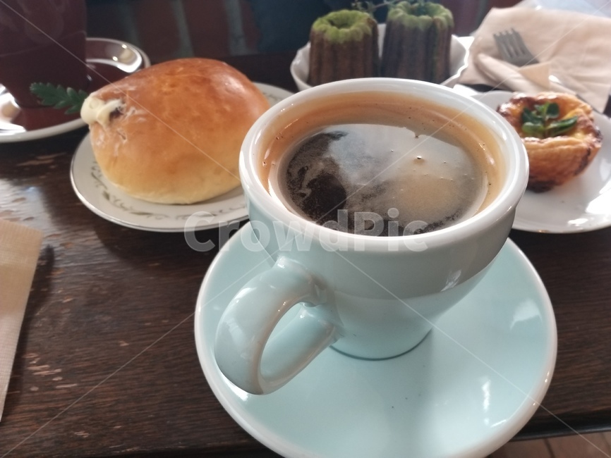 까페,아메리카노,커피까눌레,분위기,베이커리,커피잔,커피,카페,coffee,cafe