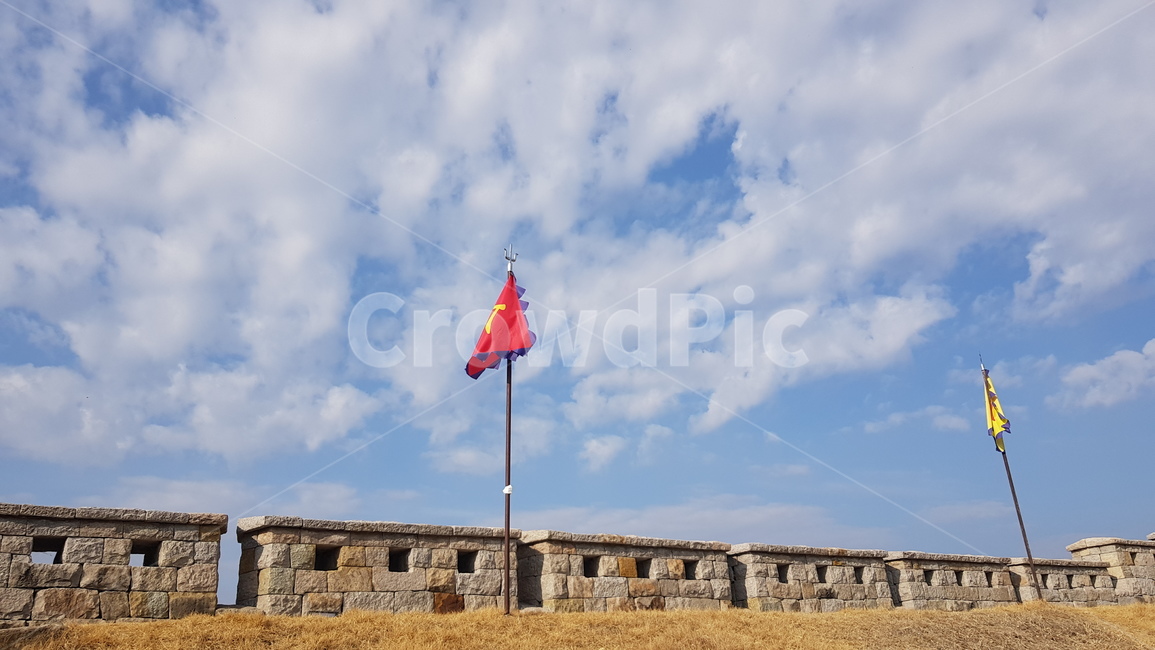 파란하늘,하늘,구름,하얀구름,cloud,sky,bluesky,symbol,상징,flag,깃발,성벽