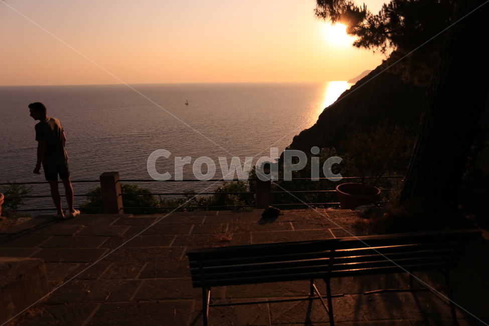 이태리,이탈리아,친퀘테레,italy,cinqueterre,마나롤라,유럽,바다,야경,일몰,남자,벤치