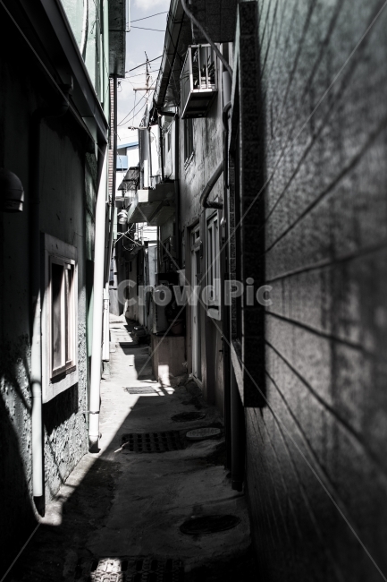 부산,감천,골목길,옛풍경,흑백사진,도시,풍경,city,landscape,한국도시풍경,한국도시경관,korea cityscape,골목길,alley,흑백,모노톤,monochrome,black and white,road,도로,building,건물,시티,town,urban,어반,street,거리,alleyway,골목