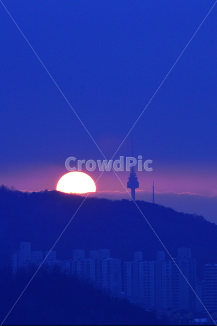 일출,N서울타워,고요한아침,햇빛,색감,도시,풍경,city,landscape,한국도시풍경,한국도시경관,korea cityscape,랜드마크,landmark,tourist attraction,한국랜드마크,한국관광지,한국명소,korea landmark,korea tourist attraction,nature,자연,outdoors,옥외
