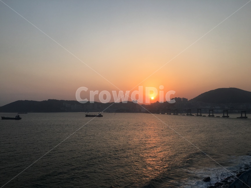 노을,해질녘,자연,바다,하늘,자연,풍경,nature,landscape,outdoors,옥외,sunset,일몰,red sky,붉은 하늘,sky,dusk,황혼,dawn,새벽,sunlight,햇빛