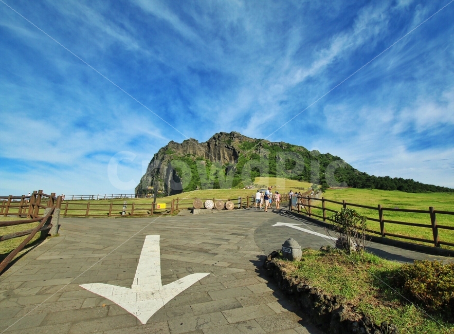 성산일출봉,제주도,여름,한낮,성산,제주,여행,자연,풍경,nature,landscape,제주도,jeju,jeju island,사람,인물,인간,human,person,outdoors,옥외