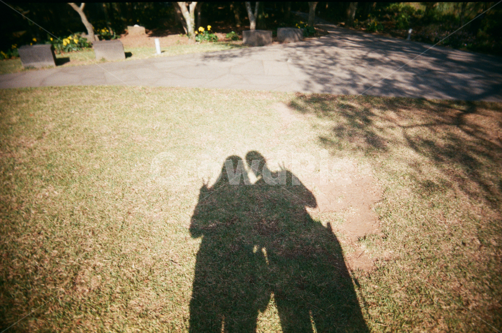 friend,친구,야외,outdoors,ground,그림자,필름사진