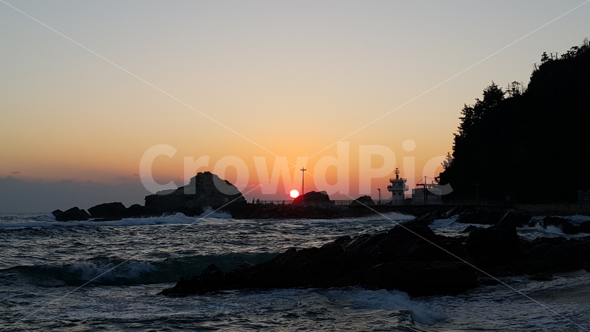 강원도,일출,바다,풍경,파도,자연,풍경,nature,landscape,한국자연풍경,한국자연경관,korea nature landscape,outdoors,옥외,dusk,황혼,dawn,새벽,sunset,일몰,red sky,붉은 하늘,sky,하늘