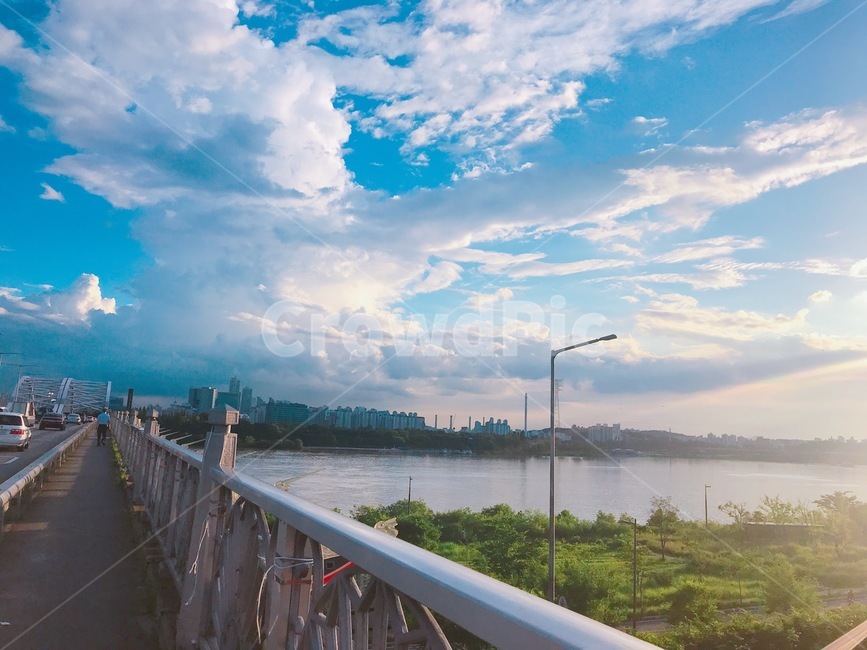 한강,하늘,바다,여름,다리,풍경,서울,sky,hanriver,seoul,cloud,blue,summer,도시,풍경,city,landscape,한국도시풍경,한국도시경관,korea cityscape,railing,난간,banister,handrail