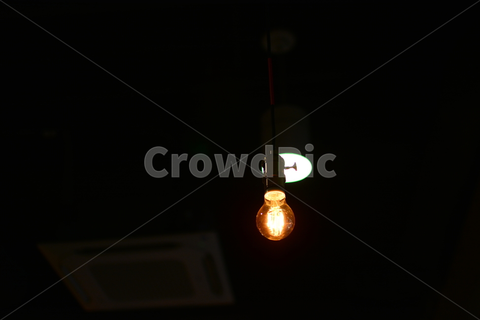 전구,필라멘트,전등,안전전등,따뜻한색감,인테리어,실내디자인,interior,design,사물,물건,오브젝트,thing,object,matter,밝음,동그라미,불빛,감성,백열등,카페,실내,라이트,아늑한,조명,사물,물건,오브젝트,thing,object,matter