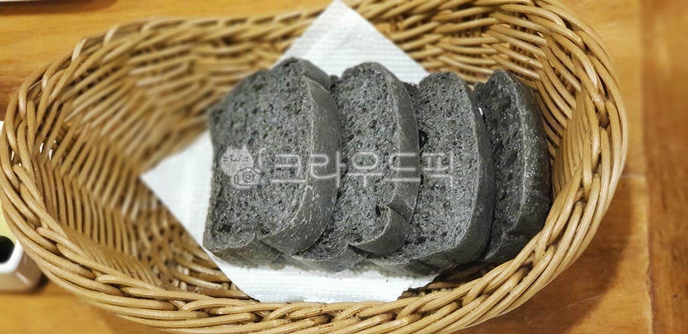 빵,bread,food,음식,검은빵