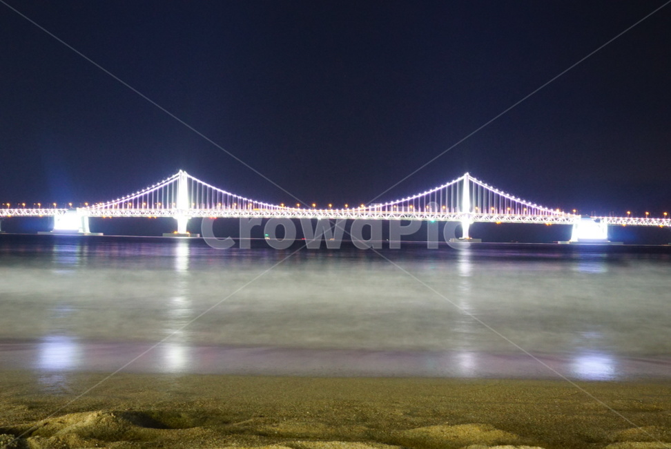 광안대교,야경,바다,seaside,밤바다,해변,모래사장,바닷가,beach,물,다리,bridge,부산,배경화면,장노출,야간촬영,야경,밤,풍경,nightscape,night,landscape,건축물,건물외관,exterior,building,structure,architecture,construction,건물