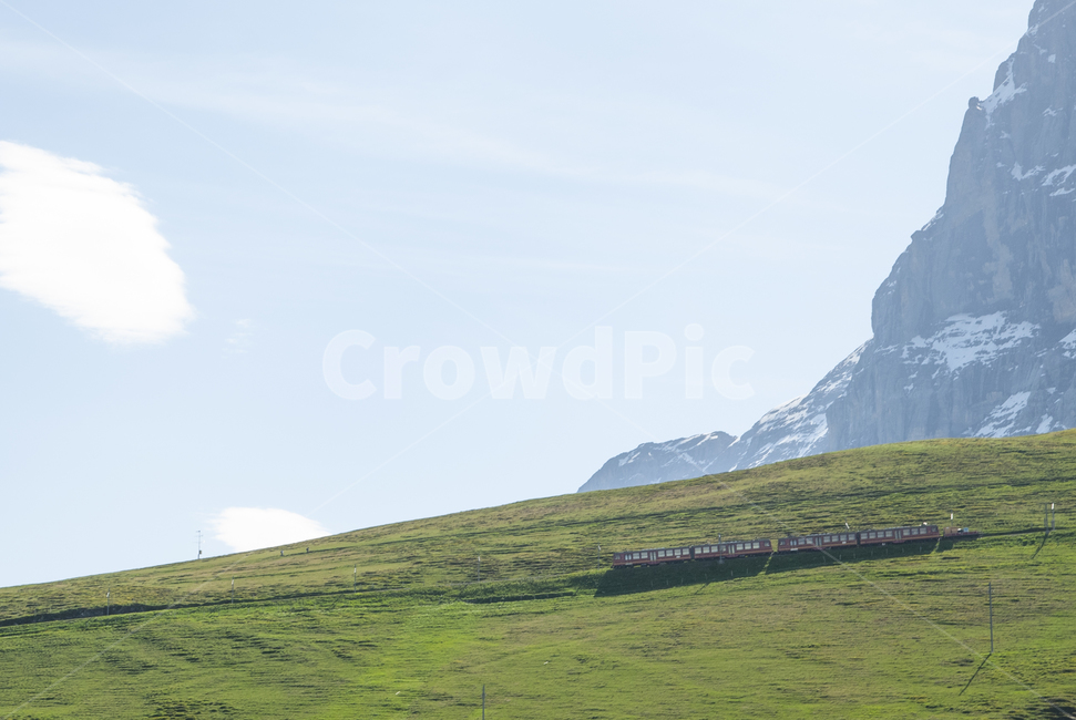 산악열차,기차,산악,경사,스위스,융프라우,들판,slope,mountainrange,mountain,산맥,자연,풍경,nature,landscape,해외,외국,세계,foreign,oversea,world,세계자연풍경,해외자연풍경,외국자연풍경,world nature landscape