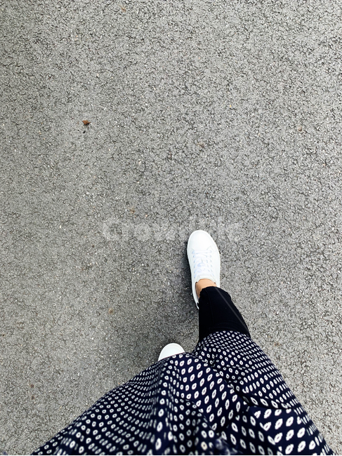 길,도로,산책,운동화,아스팔트,asphalt,load,walk,사람,인물,인간,human,person,신체일부,몸,body