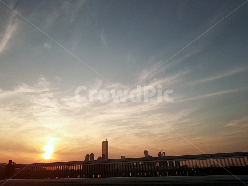 저녁,저녁하늘,하늘,저녁노을,sky,노을,야경,도시,풍경,city,landscape,nature,자연,outdoors,옥외,dawn,새벽,red sky,붉은 하늘,dusk,황혼,sunset,일몰