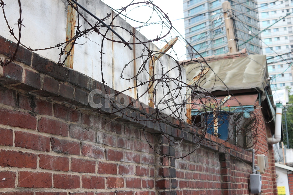 철조망,재개발,미아리재개발,골목,세월