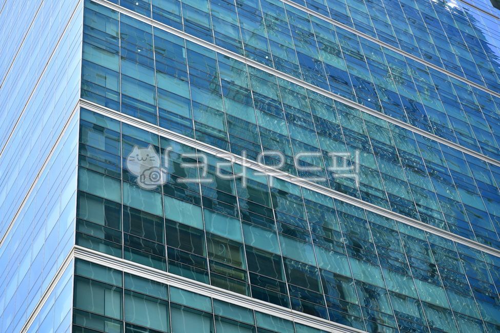 city,office,skyline,construct,building,weekly,cityscape,office building,high rise building,mansion,tower,sky,business,real estate,skyscraper,downtown,outdoor,afternoon,blue,outside,highrise apartment,apartment