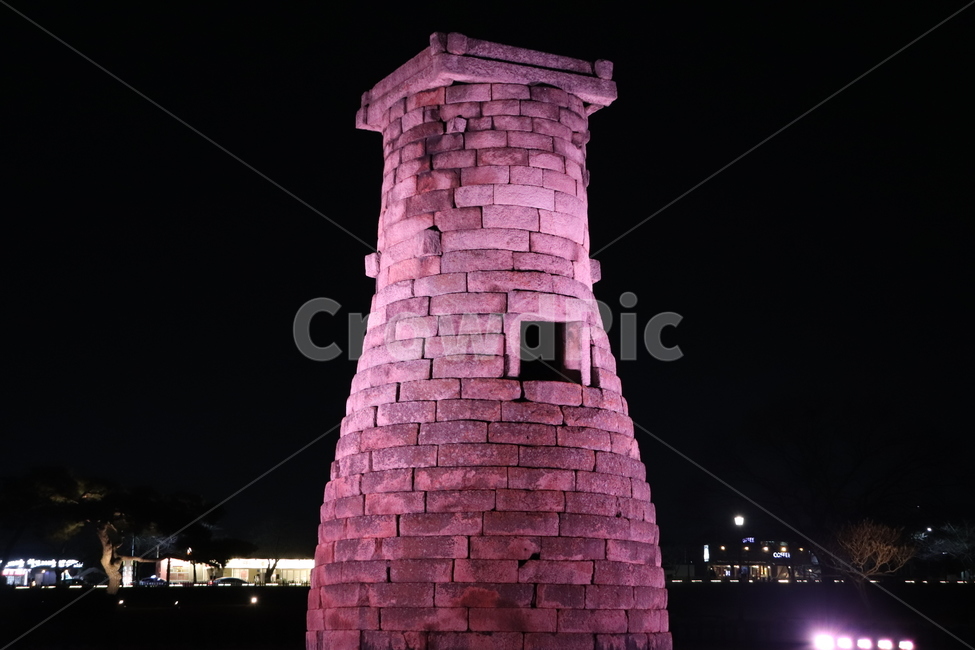 경주,첨성대,밤,신라시대,국보제31호,신라의밤,야경,밤,풍경,nightscape,night,landscape,한국전통,한국문화,korean traditional,korean culture,건축물,건물외관,exterior,building,structure,architecture,construction,건물,tower,탑