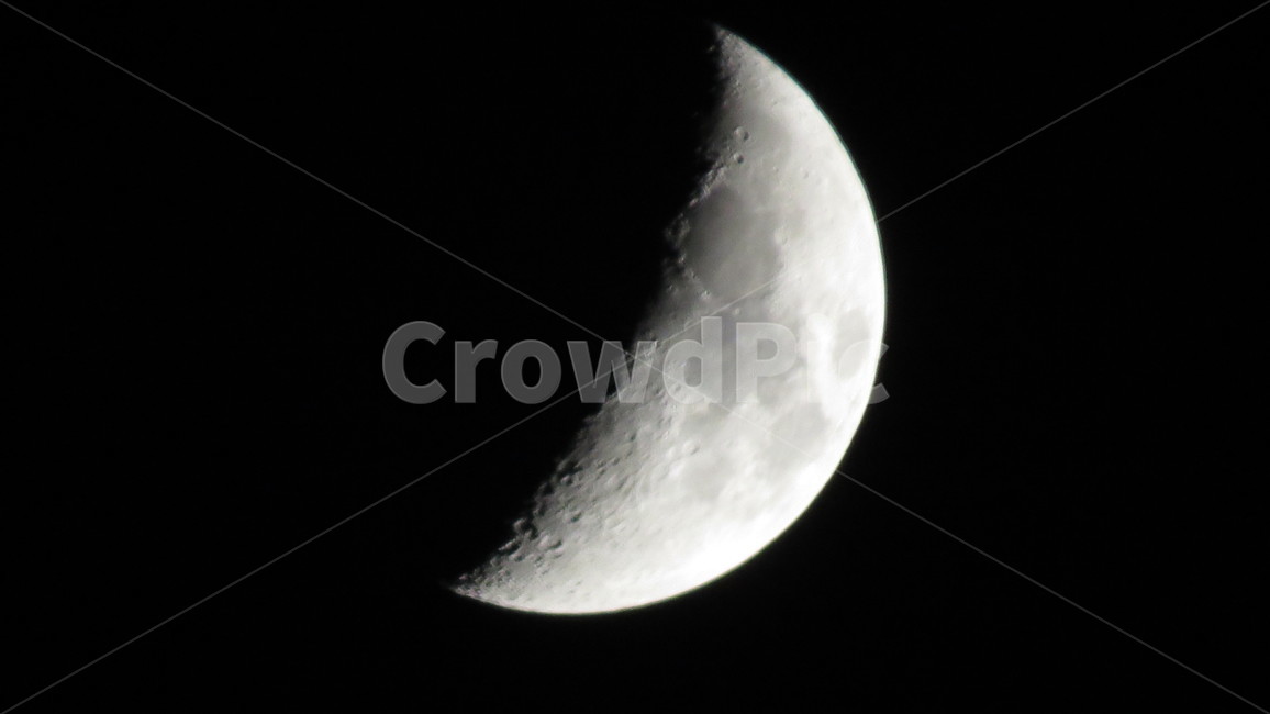 달,반달,moon,달확대,밤하늘,야경,밤,풍경,nightscape,night,landscape,astronomy,천문학,universe,우주,outdoors,옥외,nature,자연,outer space,대기권 밖