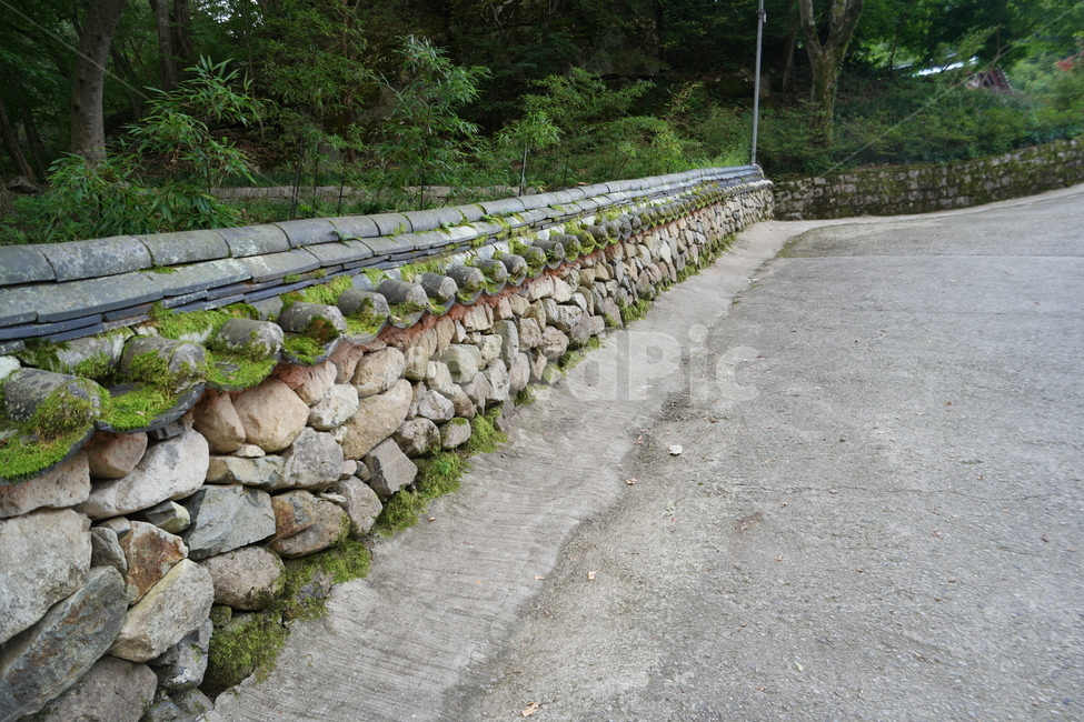 담벼락,돌담길,기와길,기와,길,오르막길,시골길,dirtroad,흙길,road,도로,gravel,벽,wall,자갈