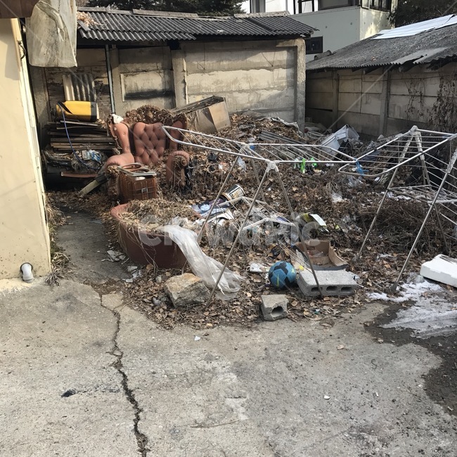 쓰레기,환경오염,시골,방치,건조대,trash,environmentalpollution,ruralarea,빈티지사진,빈티지느낌,빈티지감성,vintage