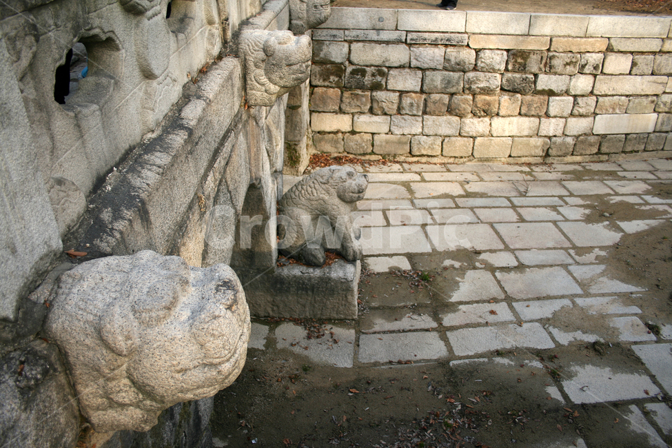 창덕궁,금천교,해태,궁궐,한국의궁,세계문화유산,문화유산,한국전통,한국문화,korean traditional,korean culture,조각상,동상,석상,조형물,statue,bronze statue,stone statue,건축물,건물외관,exterior,building,structure,architecture,construction
