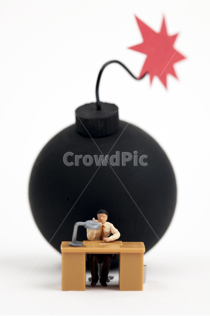 Nukki,Worklife balance,idea,concept,vigil,office job,rectal,52 hours a week,office,employee,bomb,white,company,leave work,man,deadline,table,Office workers,Leave work early,swivel chair,strain,trash can,business,Affairs,chair,work,black,Red,White,business