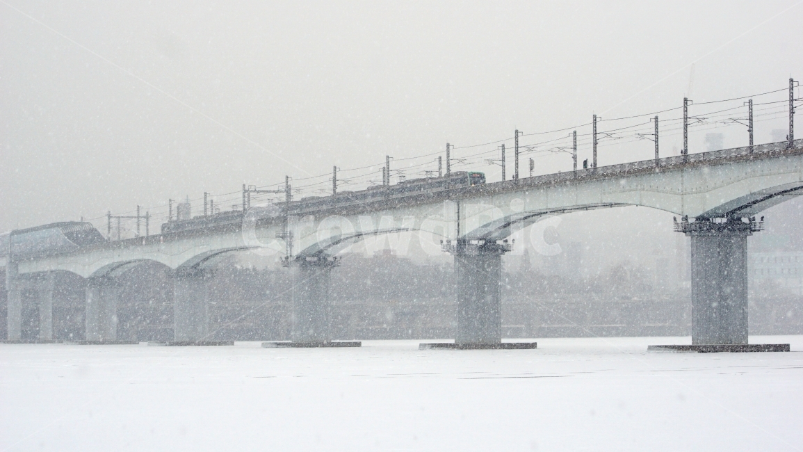 한강,당산청교,눈,겨울,다리,겨울,계절,winter,season,교통,교통수단,traffic,transportation,nature,자연,outdoors,옥외,storm,폭풍,blizzard,눈보라,snow,bridge,building,건물