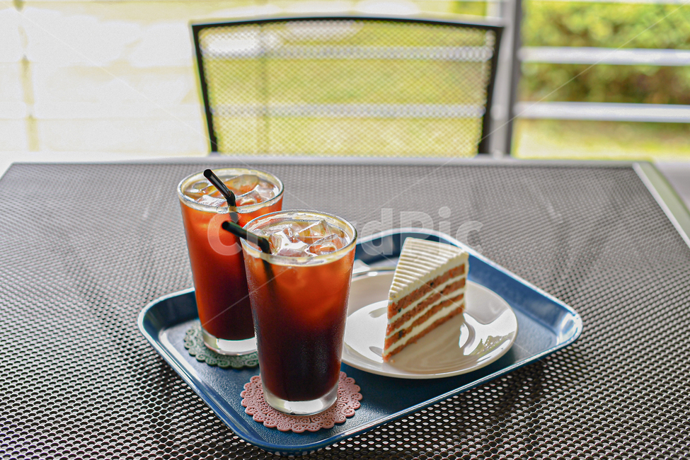 카페,여유,아이스커피,아이스아메리카노,디저트,당근케이크,맛있는,시원한커피,icecoffee,americano,cake,carrotcake,sweet,달콤한,디저트,간식,후식,dessert,snack,커피,카페,coffee,cafe