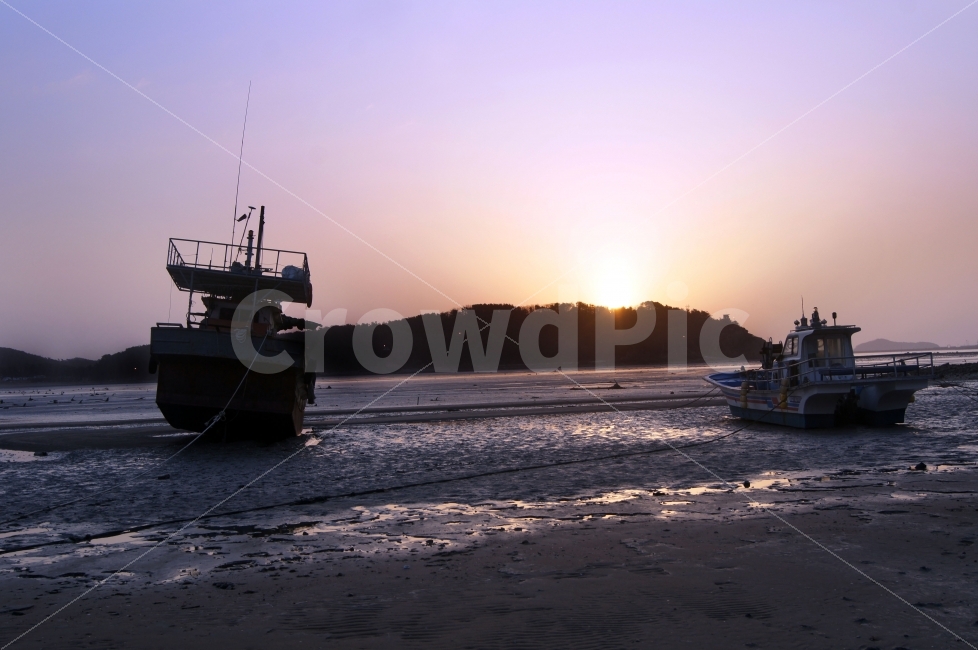 일출,풍경,을왕리,아침,배,바다,자연,풍경,nature,landscape,한국자연풍경,한국자연경관,korea nature landscape,산업,industry,industrial,어업,fishery,fishing industry,vehicle,차량,boat,보트,transportation,교통,watercraft,선박,ferry,나룻배