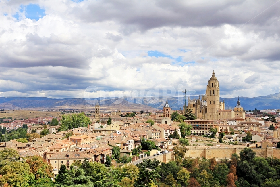 스페인,세고비아,외국풍경,유럽,마을,spain,segovia,europe,landscape,landmark,랜드마크,해외,세계,유적지,건물,대지,구름,푸른하늘,광활,백설공주성,기둥,지붕,뭉게구름,동화,감성,도시,풍경,city,landscape,랜드마크,landmark,tourist attraction,해외,외국,세계,foreign,oversea,world,세계도시풍경,해외도시풍경,외국도시풍경,world cityscape,세계랜드마크,해외랜드마크,외국랜드마크,world landmark,world tourist attraction,outdoors,옥외,nature,자연,scenery,경치,architecture,건축물,building,steeple,뾰족한 탑,spire,첨탑,tower,탑