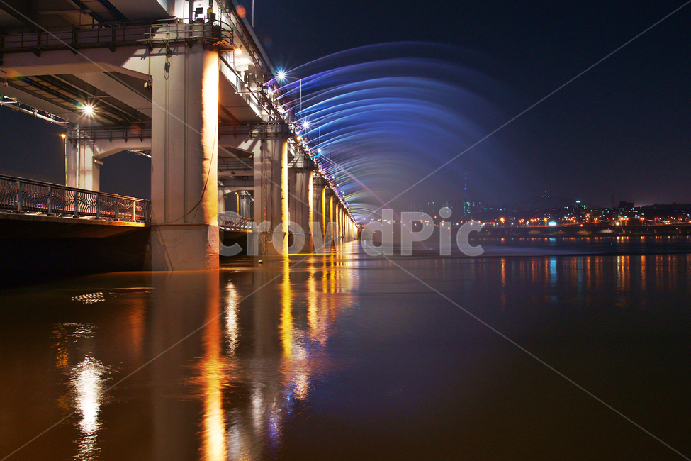 complex bridge,fountain,Han River Bridge,reflection,night,fountain show,cityscape,Jamsu Bridge,scenery,Banpo Bridge,Han River