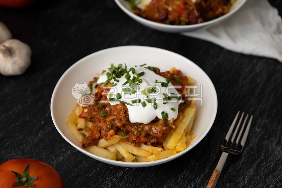 칠리콘카르네,텍스멕스,텍사스,멕시코,퓨전,퓨전음식,퓨전요리,음식,요리,사워크림,맛있는,식사,저녁식사,점심식사,점심,저녁,감자튀김,감자,튀김,야채,채소,토마토,마늘,식재료,건강한,든든한,홈메이드,접시,식기,chiliconcarne,food,delicious,tasty,texmexfood,texmex,lunch,dinner,meal,cuisine,dish,cooking,homemade,homecooking,meat,sourcream,chips,frenchfries,fries,vegetable,vegetables,tomato,garlic,healthy,음식,식재료,요리,food,cook,meal,dishes,food reserves