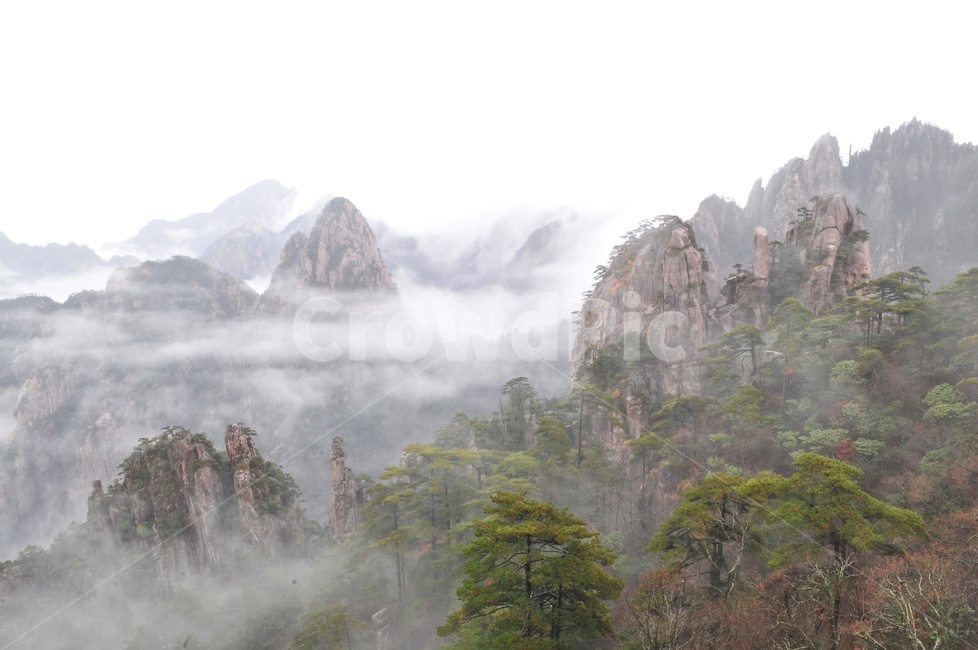 nature,자연,weather,날씨,outdoors,옥외,mountain,산,mountainrange,산맥,ice,빙,peak,피크,중국,황산,중국황산,황산설경,운해,설산,설경,바위산,절벽,중국비경,상고대,경치,경관,풍경,비경,명산,정상,골짜기,기암,기암괴석