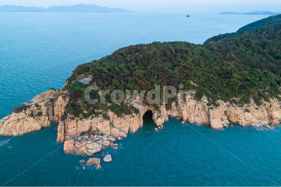 잠봉도,바닷가,항공촬영,인천,서해안,바다,해안선,연안,바위,섬,자연,풍경,nature,landscape,land,땅,outdoors,옥외,shoreline,water,물,sea,ocean,대양,coast