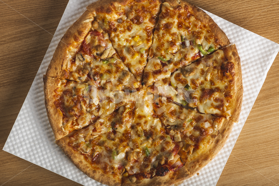 피자,피자한판,한판피자,치즈,콤비네이션피자,콤비네이션,pizza,나무테이블,combination,음식,식재료,요리,food,cook,meal,dishes,food reserves,양식,서양음식,서양요리,western food,western dishes,western meal,western cook