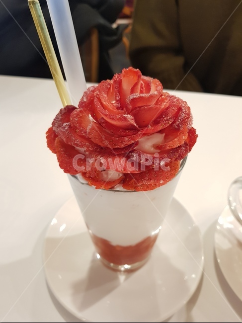 딸기,파르페,딸기파르페,카페,간식,음료수,drink,beverage