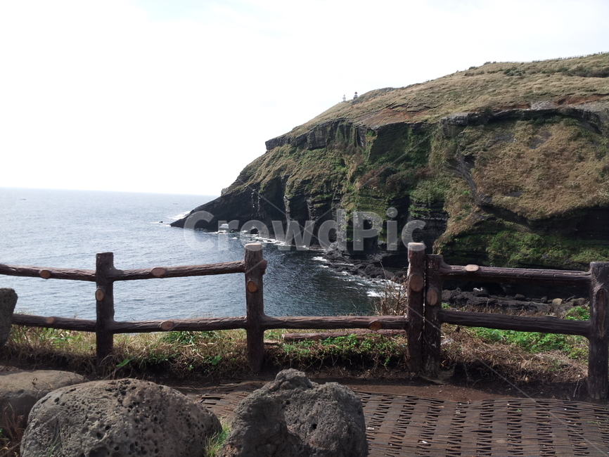 주상절리,제주도,주상절리대,서귀포,관광지,자연,풍경,nature,landscape,한국자연풍경,한국자연경관,korea nature landscape,제주도,jeju,jeju island,promontory,곶,outdoors,옥외,cliff,낭떠러지,banister,난간,handrail