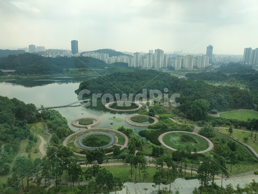 outdoors,옥외,nature,자연,landscape,경치,scenery,풍경,aerialview,조감도,호수,공원,아파트,원형,녹색