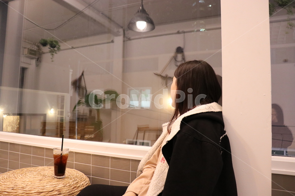 인물,카페,커피,뒷모습,옆모습