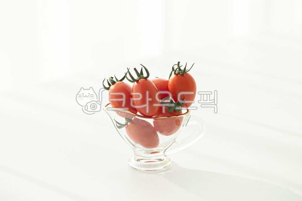 Tomatoes,cherry tomatoes,date tomatoes,vegetables,greens,ingredients,food