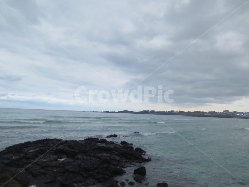 하늘,바다,제주도,풍경,우울,자연,풍경,nature,landscape,한국자연풍경,한국자연경관,korea nature landscape,제주도,jeju,jeju island,water,물,shoreline,해안선,outdoors,옥외,land,땅,sea,ocean,대양,promontory,곶,coast,연안