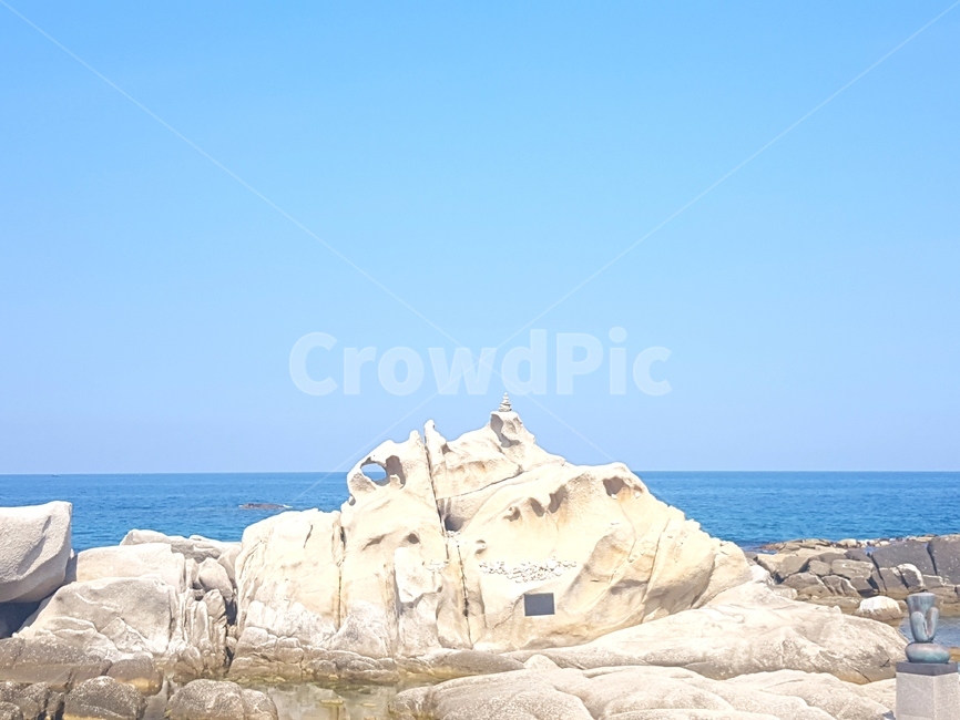 바다,바위,수평선,하얀바위,동해,자연,풍경,nature,landscape,outdoors,옥외,promontory,곶,water,물,sea,ocean,대양,shoreline,해안선